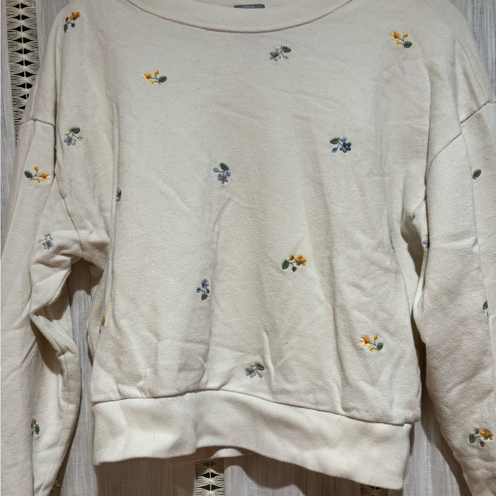 GAP Women's Cream Sweater with Floral Embroidery